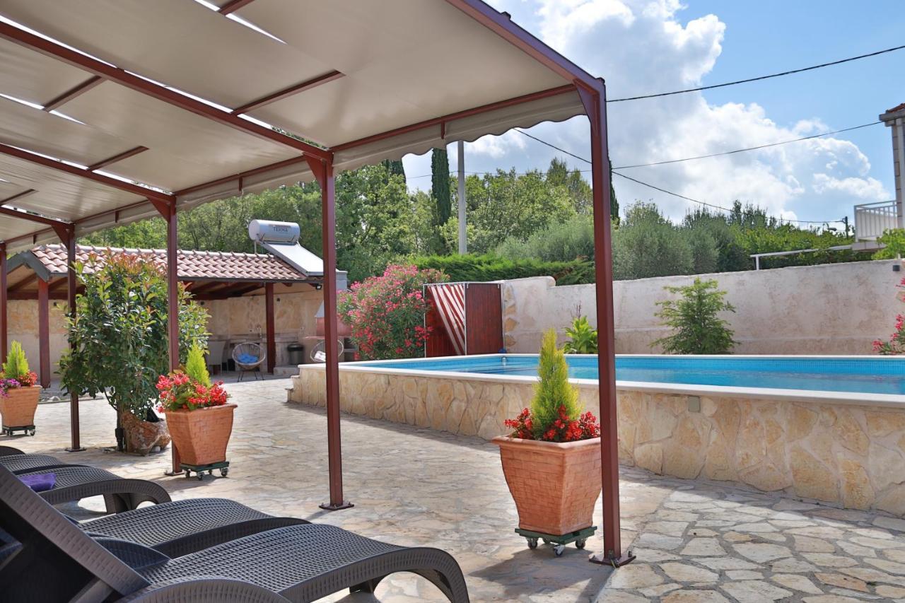 Villa Grand Pinea Чилипи Экстерьер фото